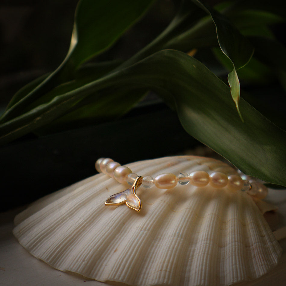 Whale Tale Necklace - Sweetwaterpearl & Moonstone