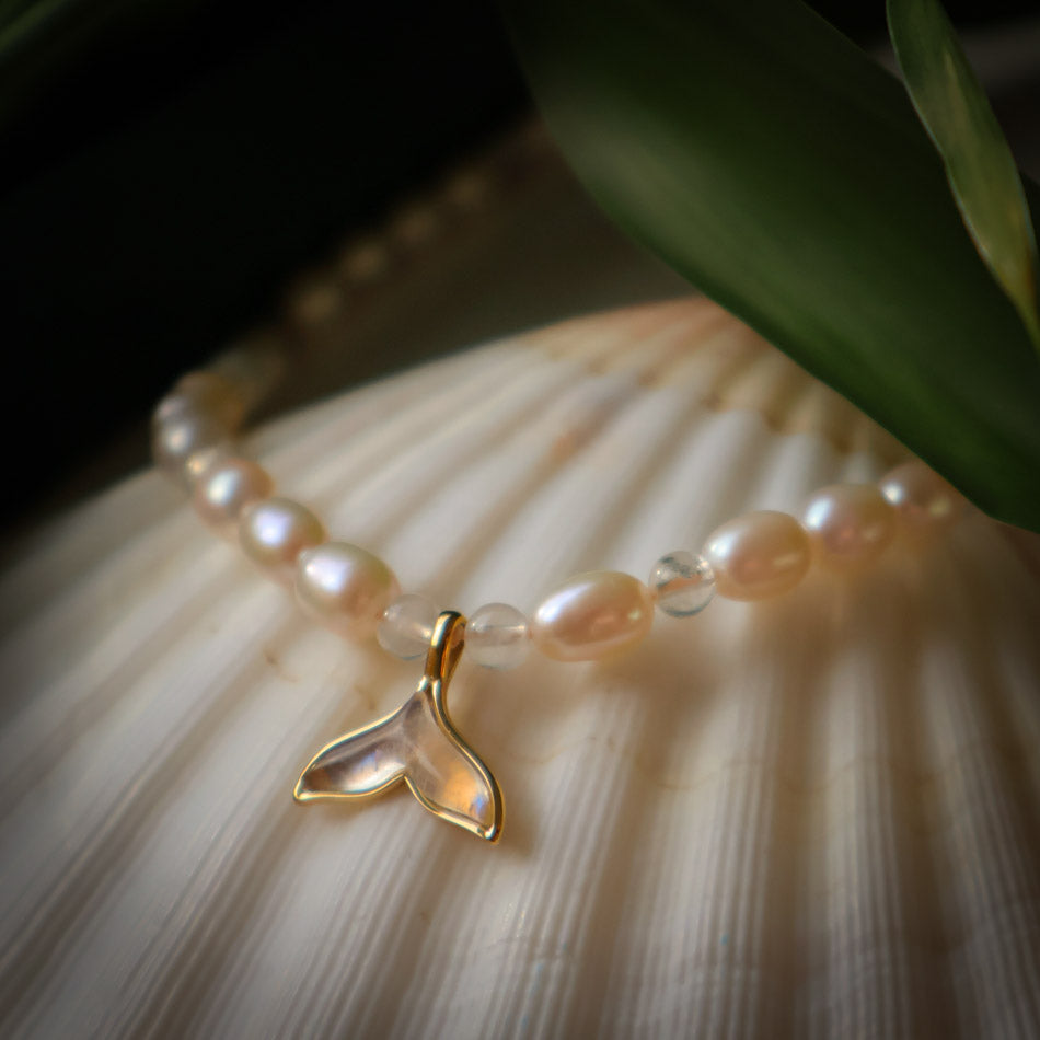 Whale Tale Necklace - Sweetwaterpearl & Moonstone