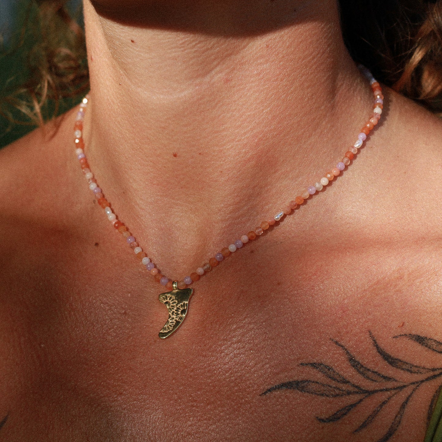 Surf Fin Daisy Flower - Gemstone Choker - Osealina Jewellery