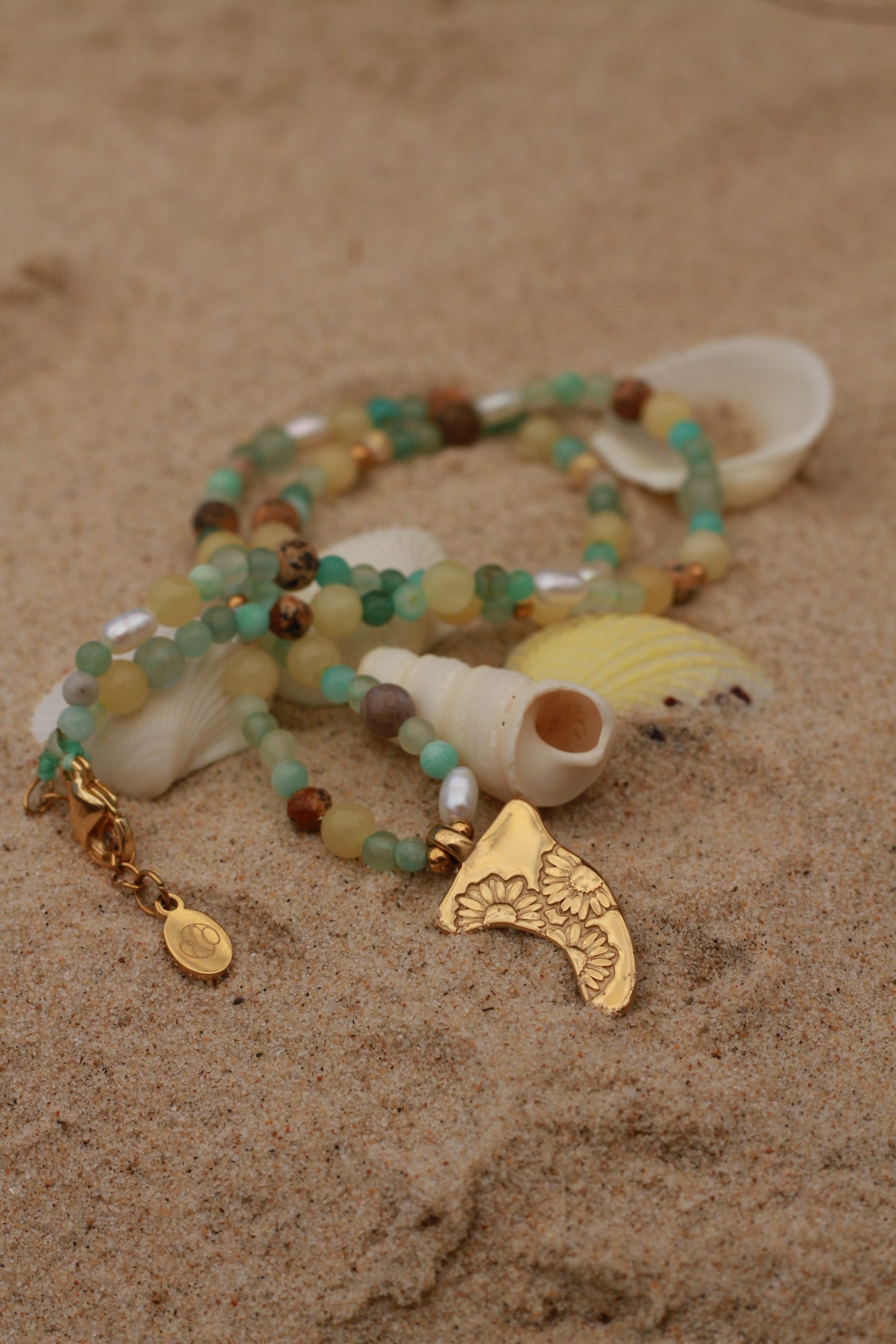 Daisy Surf Fin Choker