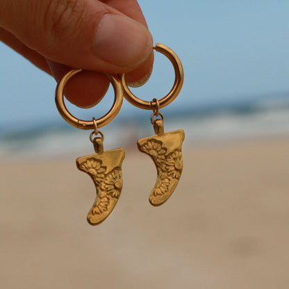 Daisy Surf Fin Earrings